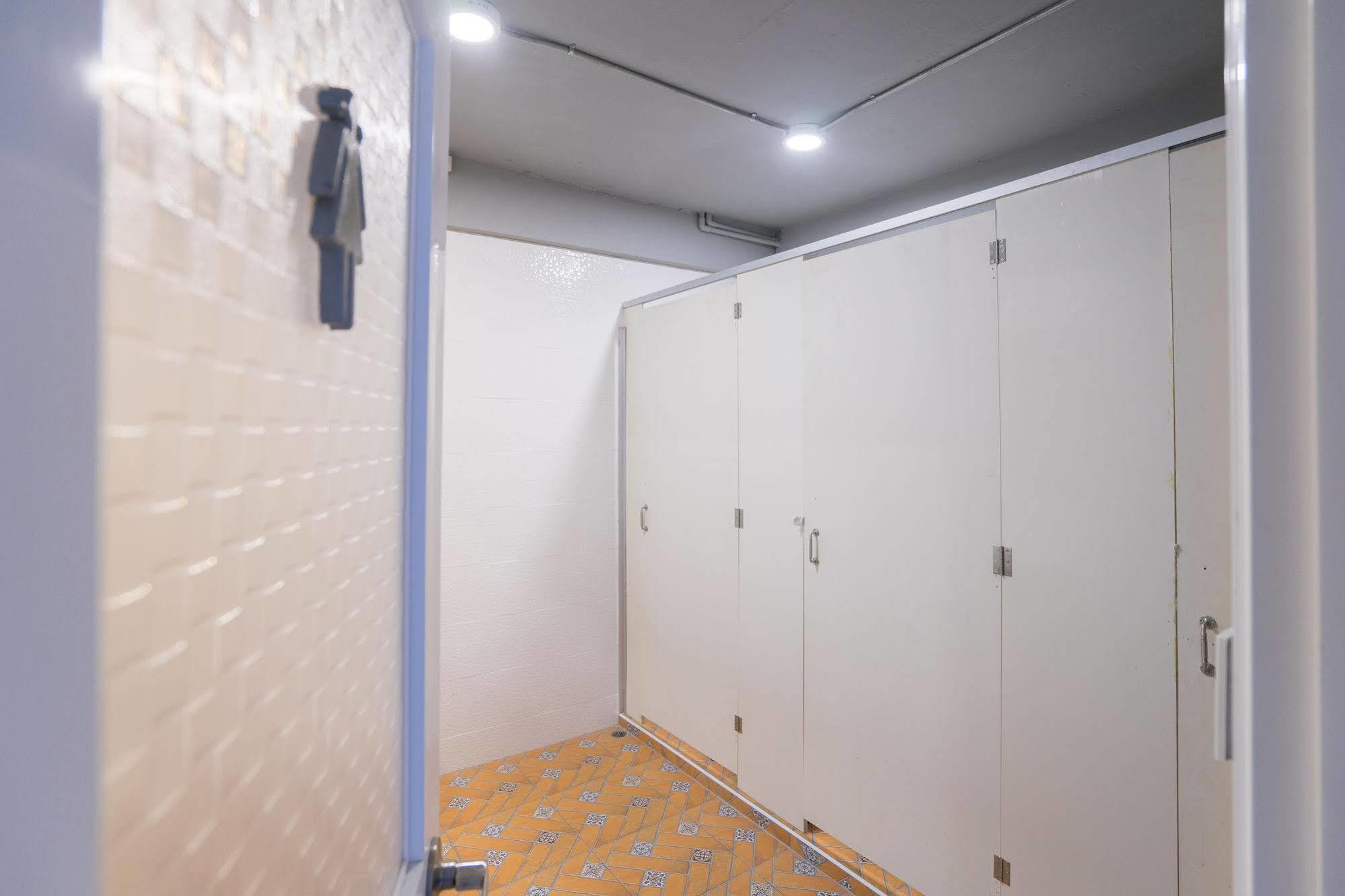 Oyo 437 Hostel Na Nara Bangkok Eksteriør billede