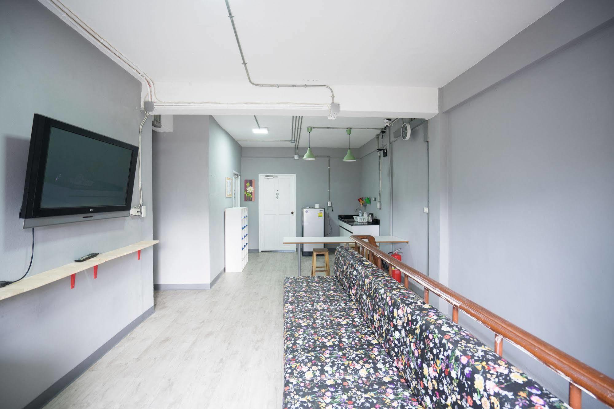 Oyo 437 Hostel Na Nara Bangkok Eksteriør billede